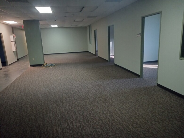 7135 Office City Dr, Houston, TX à louer - Photo de l’immeuble – Image 3 sur 13