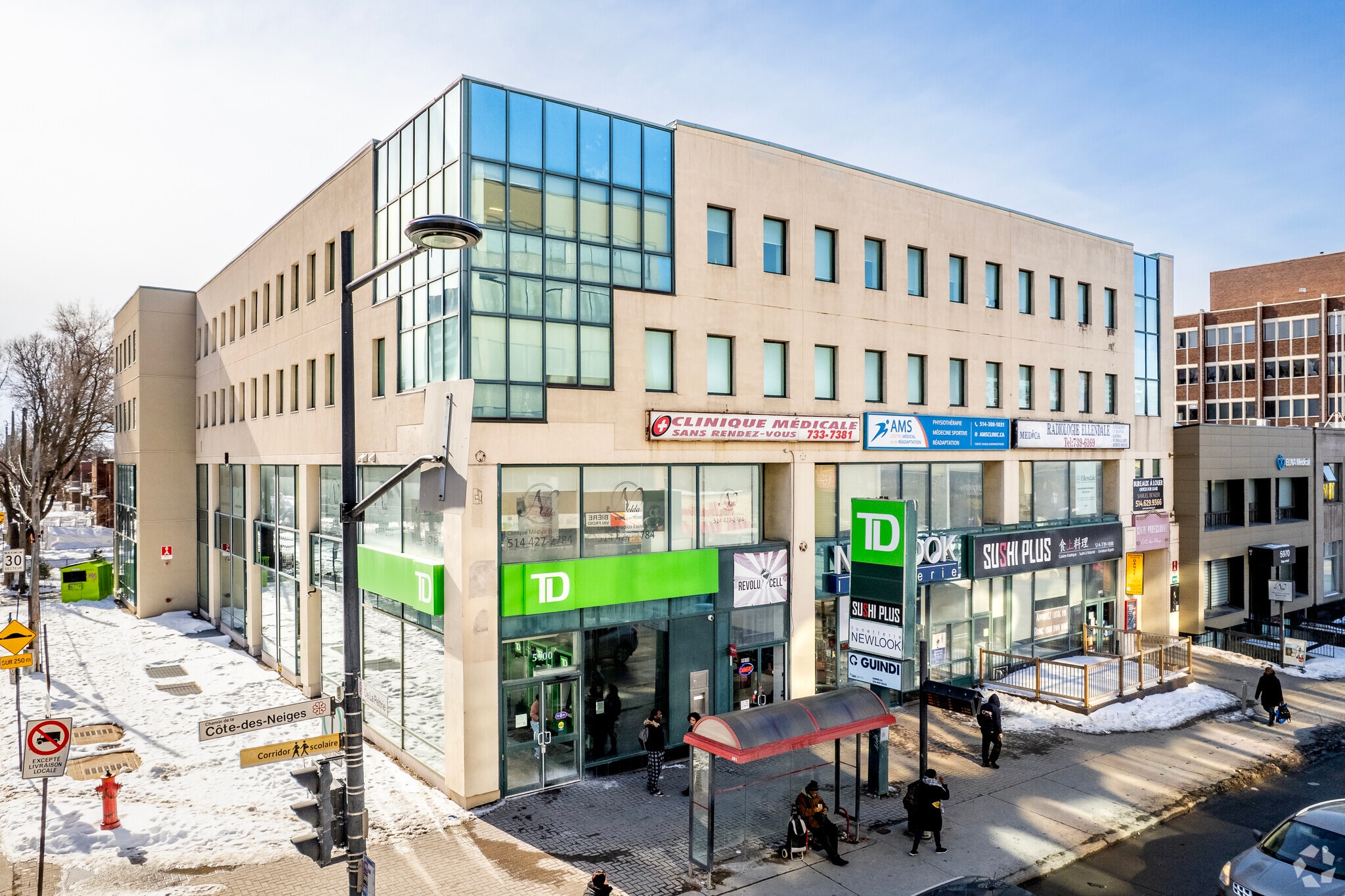 5900-5950 Ch De La Côte-Des-Neiges, Montréal, QC à louer Photo principale– Image 1 sur 4