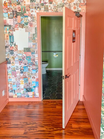 7407-7421 Manatee Ave W, Bradenton, FL à louer - Photo intérieure – Image 2 sur 5