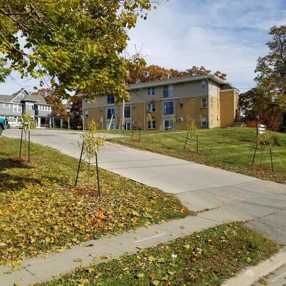 421 College Ave, Des Moines, IA à vendre - Photo de l’immeuble – Image 2 sur 8