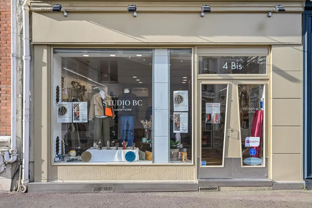 Local commercial dans Issy-les-Moulineaux à louer Photo de l’immeuble– Image 1 sur 6