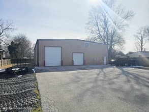 4126 W Junction St, Springfield, MO à louer Photo de l’immeuble– Image 1 sur 7