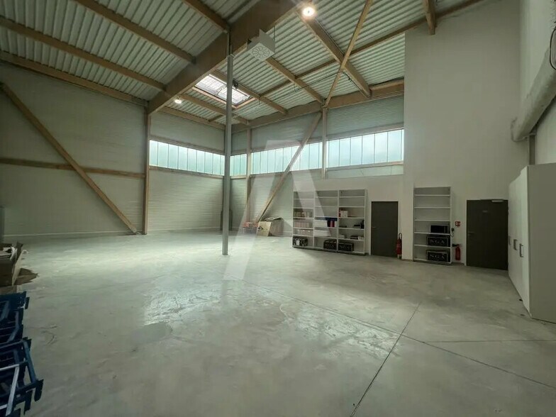 Local d’activités dans Coupvray à louer - Photo de l’immeuble – Image 3 sur 4