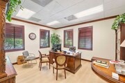 5571 N University Dr_005