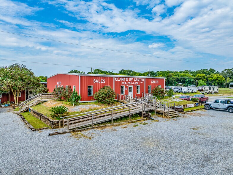 1824 Alabama River Pky, Millbrook, AL à vendre - Photo de l’immeuble – Image 2 sur 7