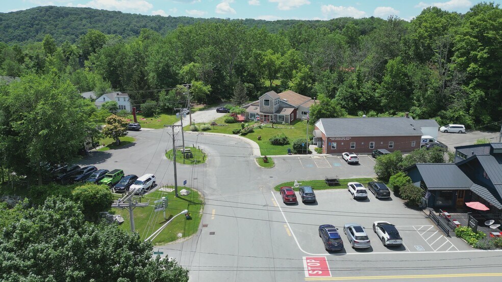 8 Center St, West Stockbridge, MA à vendre - Vidéo sur l’annonce professionnelle – Image 2 sur 53