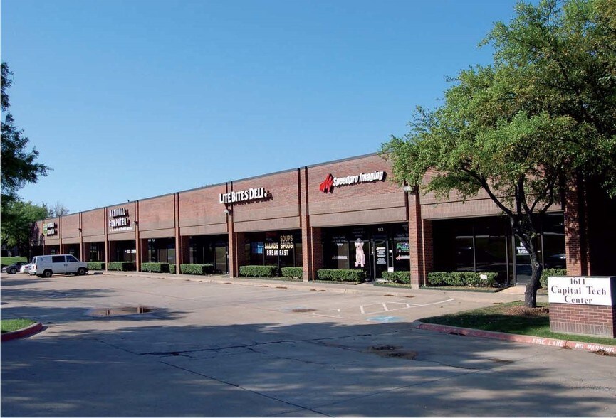 1611 N Interstate 35E, Carrollton, TX à louer - Photo de l’immeuble – Image 1 sur 15