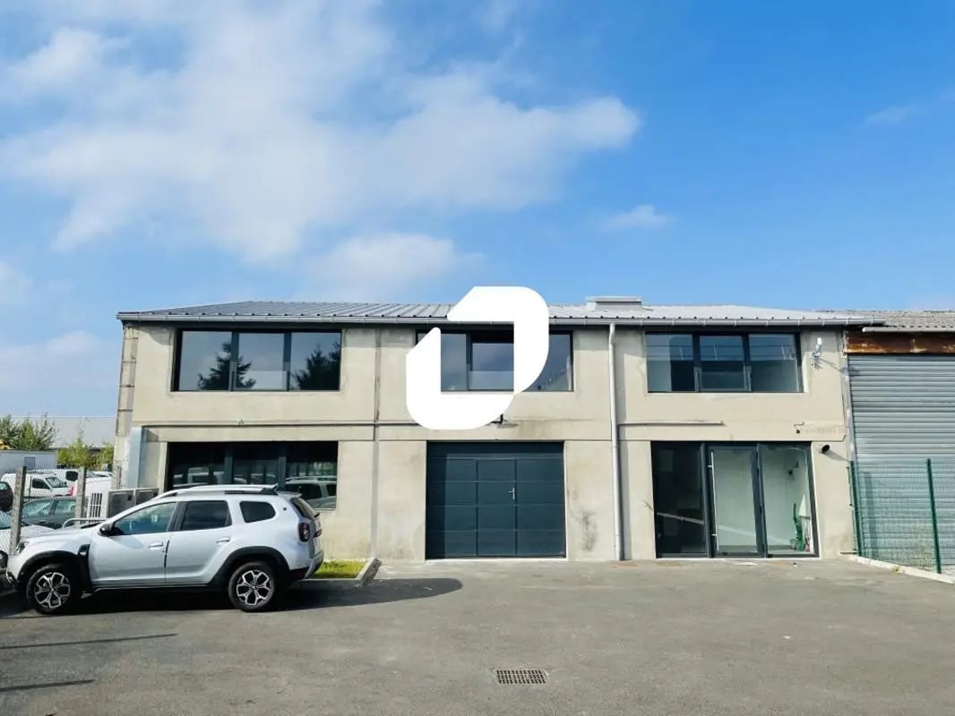 Local d’activités dans Brie-Comte-Robert à louer Photo de l’immeuble– Image 1 sur 14