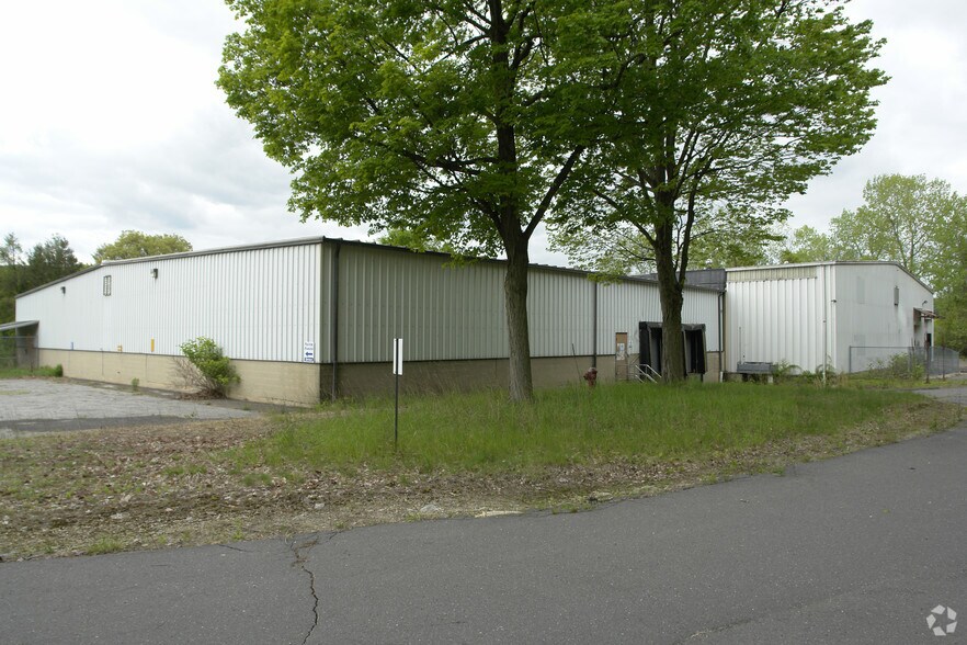 185 Huntingdon Ave, Waterbury, CT à louer - Photo principale – Image 1 sur 13