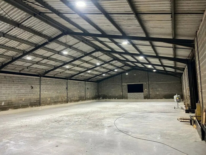 Industriel/Logistique dans Le Cannet-des-Maures à louer - Photo de l’immeuble – Image 1 sur 3