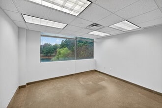 6 Technology Dr, Setauket, NY à louer Photo intérieure– Image 1 sur 14