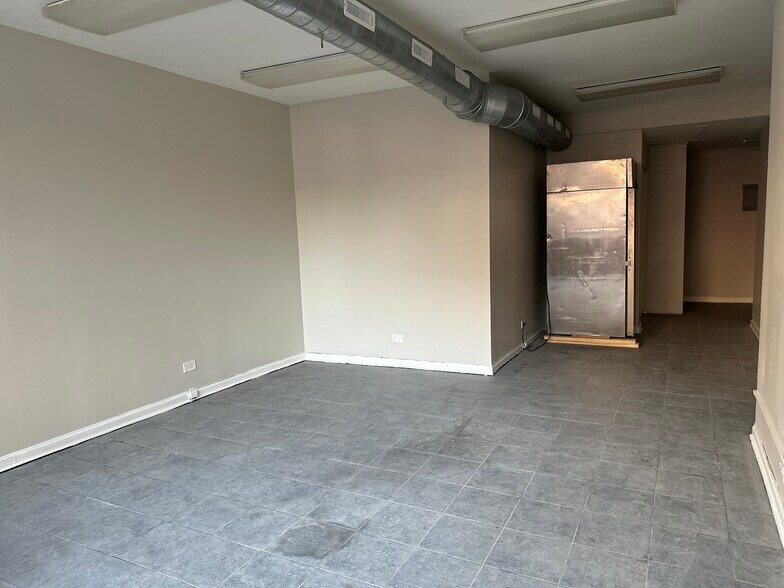 1606 N Harding Ave, Chicago, IL à louer - Photo de l’immeuble – Image 3 sur 8