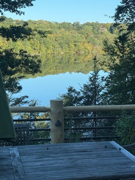 47 Tyler Ct, Mahopac, NY à vendre - Photo principale – Image 1 sur 1