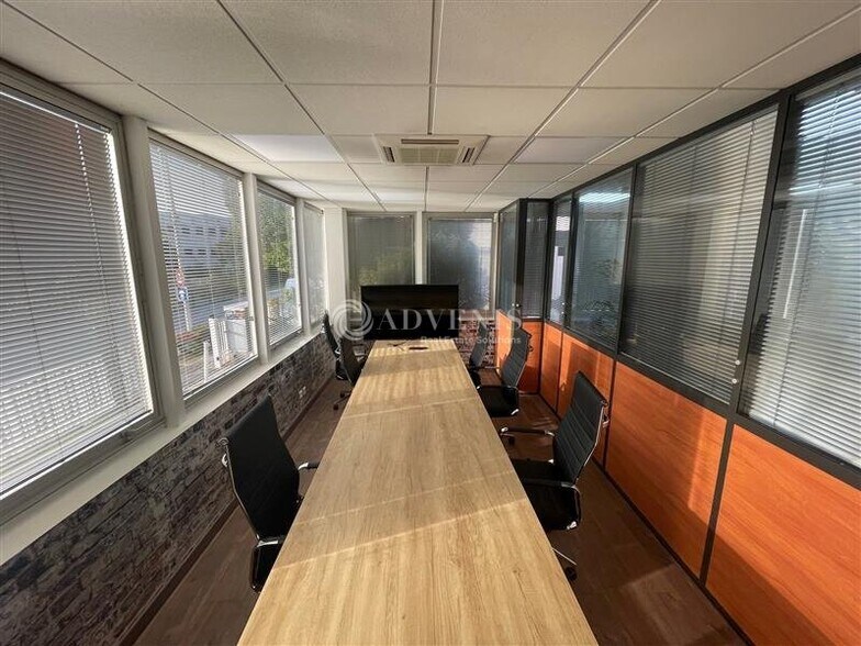 Bureau dans Neuilly-sur-Marne à louer - Photo intérieure – Image 2 sur 4