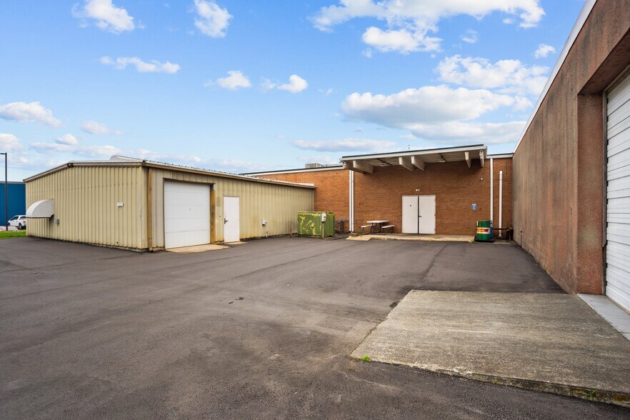 157 Industrial Dr, King, NC à louer - Photo de l’immeuble – Image 3 sur 76