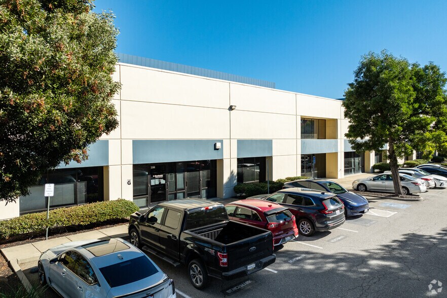2301 Arnold Industrial Way, Concord, CA à louer - Photo de l’immeuble – Image 2 sur 4