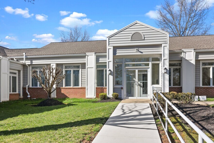 100 Corporate Dr E, Langhorne, PA à louer - Photo principale – Image 1 sur 9