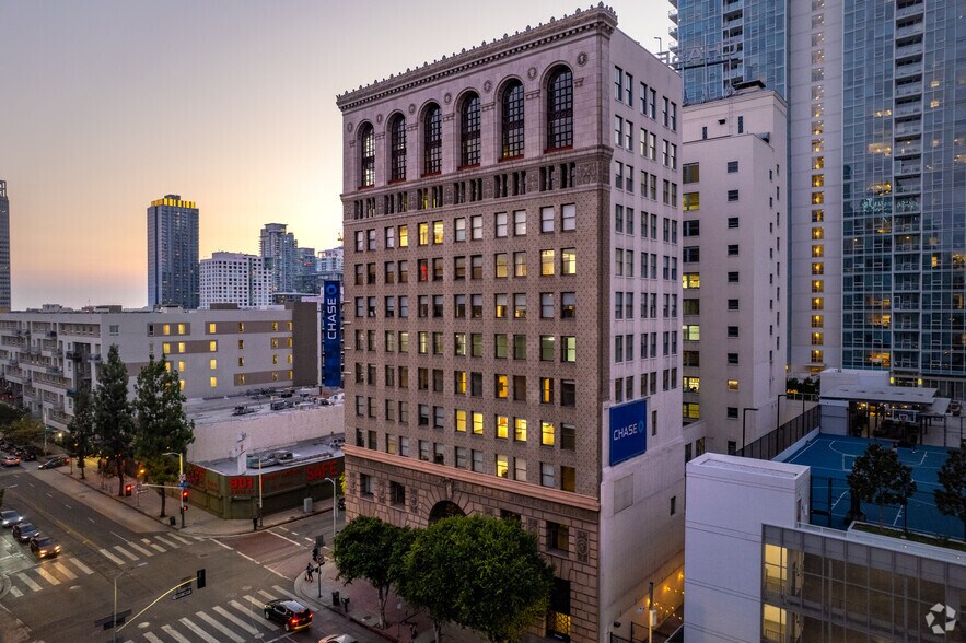 315 W 9th St, Los Angeles, CA à louer - Photo de l’immeuble – Image 2 sur 31