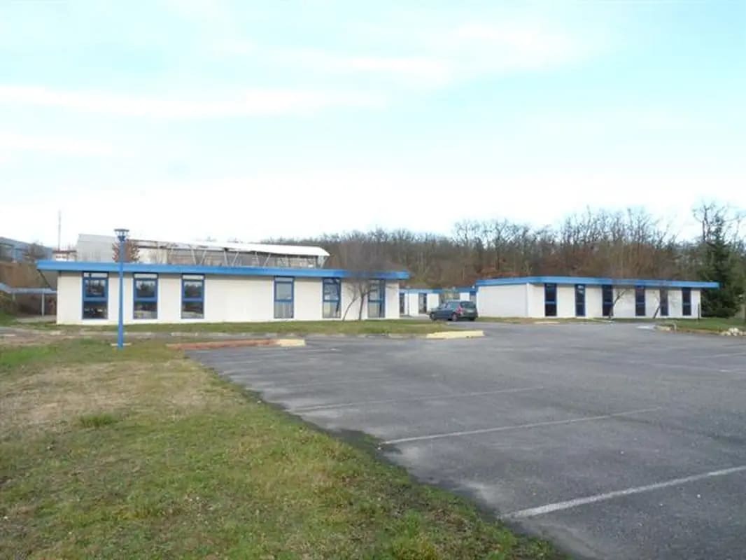 16 Rue Du Cassé, Saint-Jean à louer Photo de l’immeuble– Image 1 sur 4