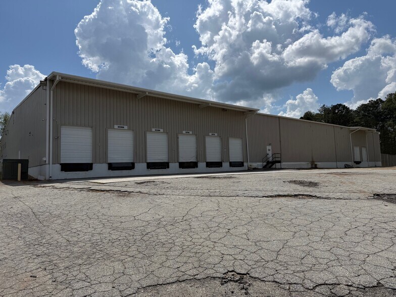 1721 Old Covington Rd NE, Conyers, GA à louer - Photo principale – Image 1 sur 9