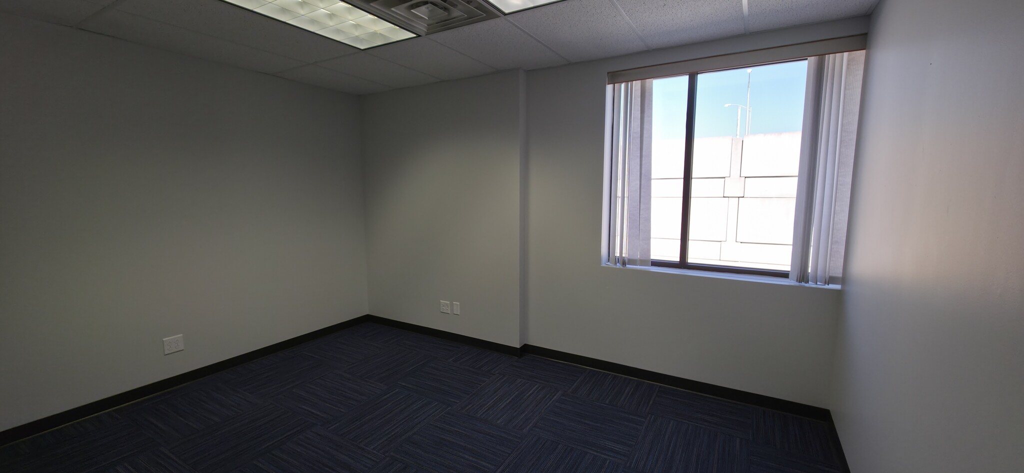 311 3rd Ave SE, Cedar Rapids, IA à louer Photo intérieure– Image 1 sur 2