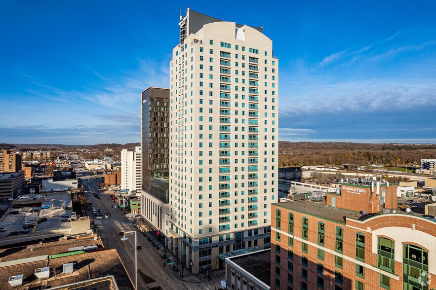 15 1st St SE, Rochester, MN à louer - Photo principale – Image 1 sur 17