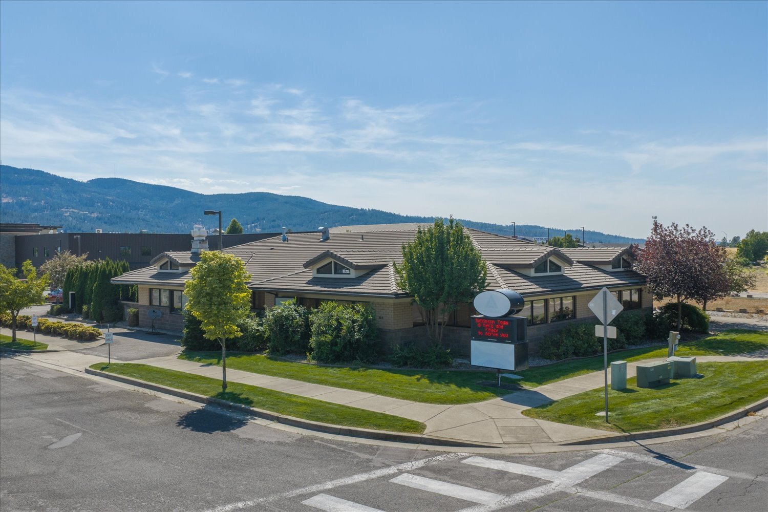 609 N Syringa St, Post Falls, ID à vendre Photo de l’immeuble– Image 1 sur 42