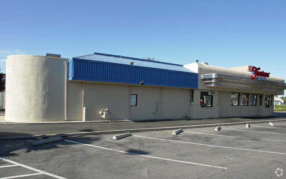 5420 N Blackstone Ave, Fresno, CA à vendre - Photo de l’immeuble – Image 2 sur 9