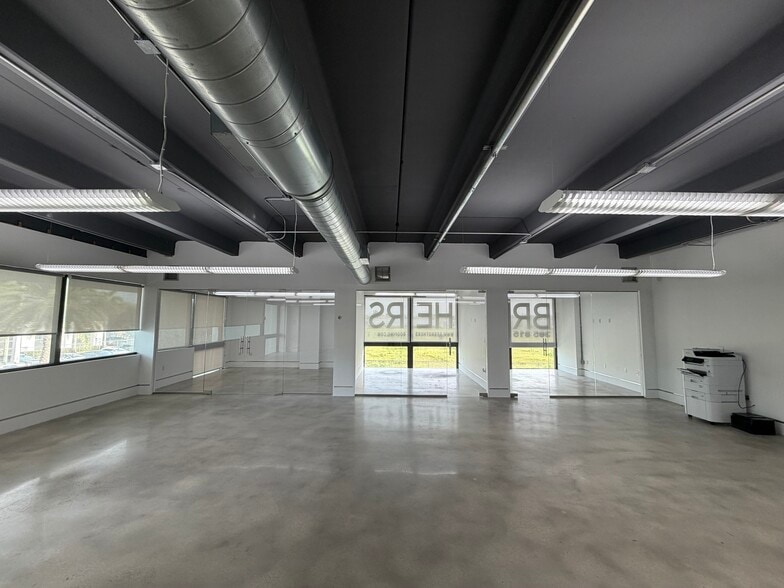 4391 SW 74th Ave, Miami, FL à louer - Photo de l’immeuble – Image 3 sur 9
