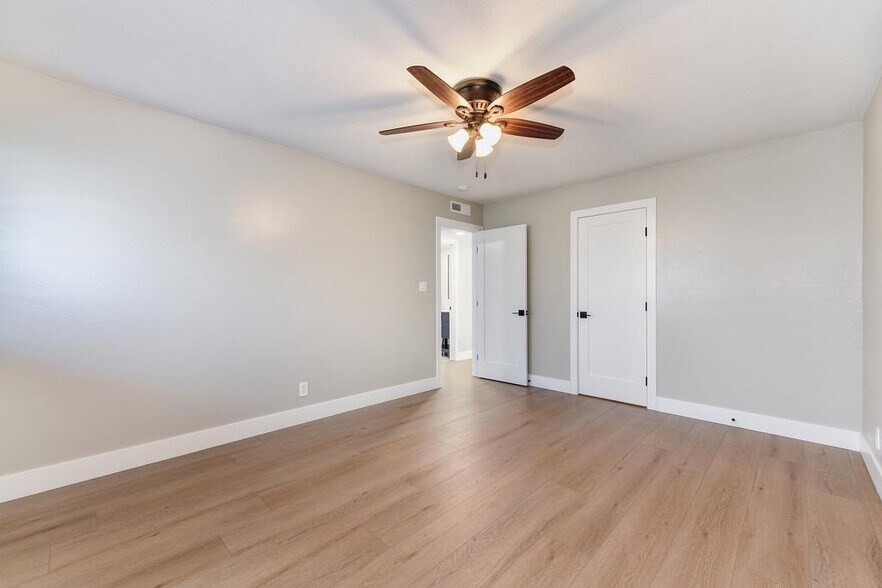 5364 Garfield Ave, Sacramento, CA à vendre - Photo intérieure – Image 3 sur 47