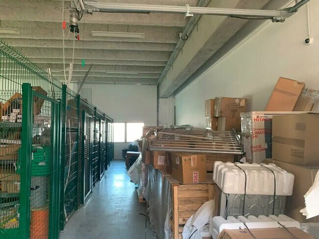 Plus de détails pour 50 Rue Jean Zay, Saint-Priest - Local d'activités à louer