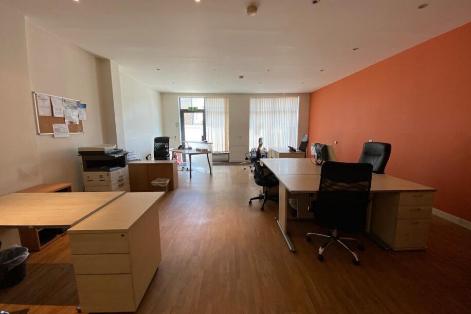 72-74 High St, Londres, LND E15 2QB - Lot 40 -  - Photo intérieure - Image 1 of 1