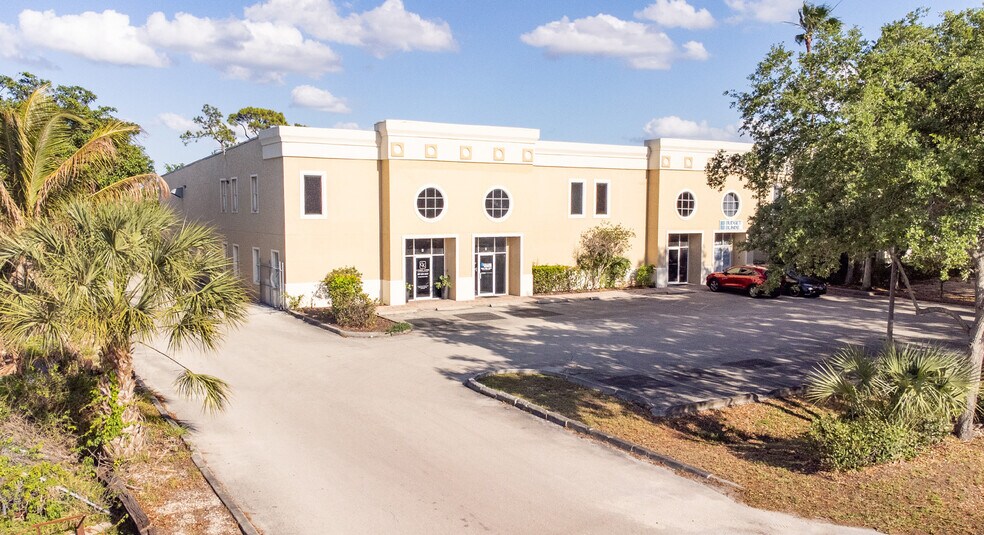 5780 Taylor Rd, Naples, FL à vendre - Photo de l’immeuble – Image 1 sur 11