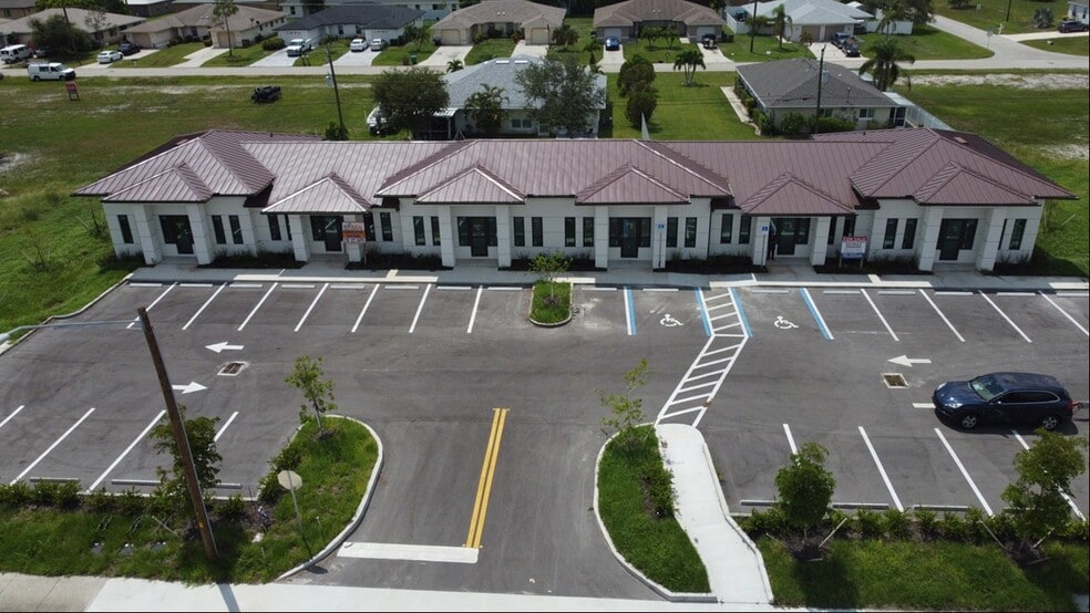 1624 SW Santa Barbara Pl, Cape Coral, FL à louer - Photo principale – Image 1 sur 7