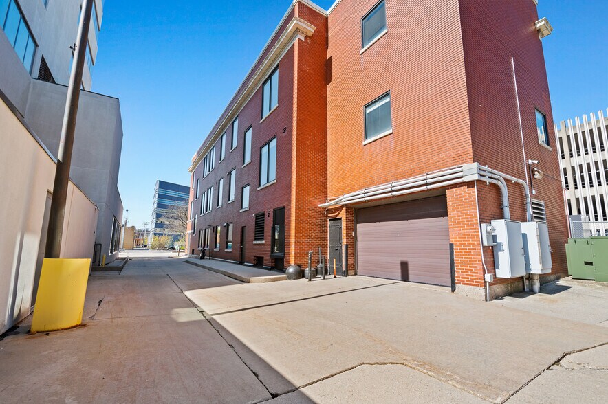 417 Pine St, Green Bay, WI à vendre - Photo de l’immeuble – Image 3 sur 55