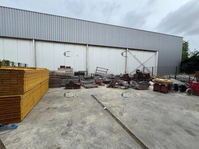 Plus de détails pour Local d'activités à louer