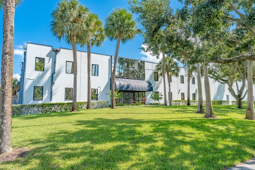 5255 NW 159th St, Miami Lakes, FL à louer - Photo principale – Image 1 sur 24