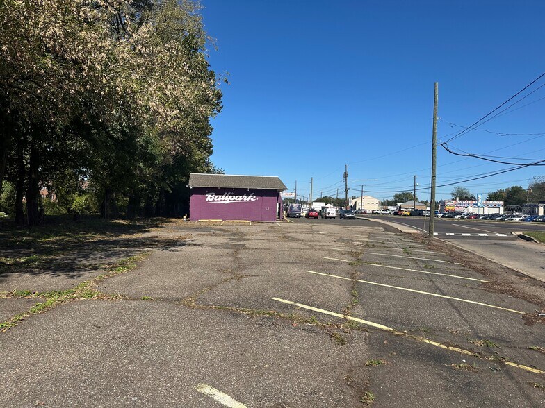 7201 Bristol Pike, Levittown, PA à vendre - Photo de l’immeuble – Image 3 sur 5