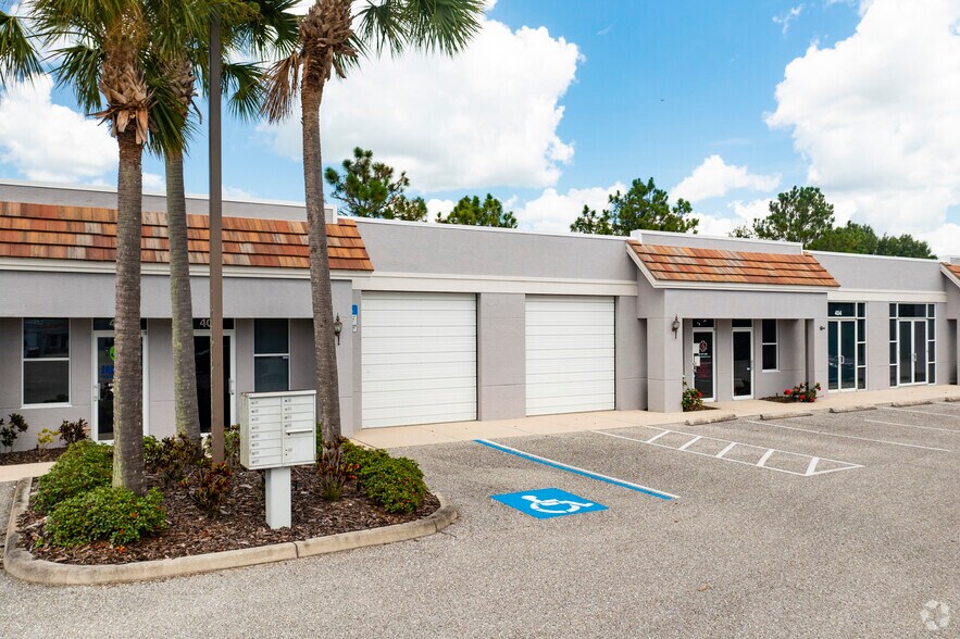 7361 International Pl, Sarasota, FL à louer - Photo de l’immeuble – Image 3 sur 22