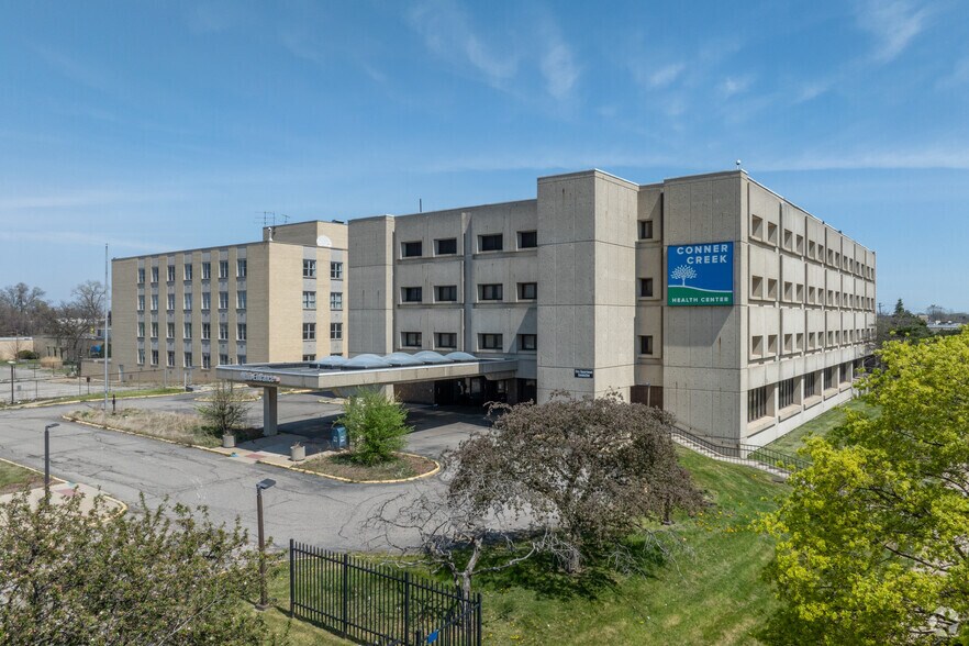 4777 E Outer Dr, Detroit, MI à vendre - Photo de l’immeuble – Image 1 sur 26