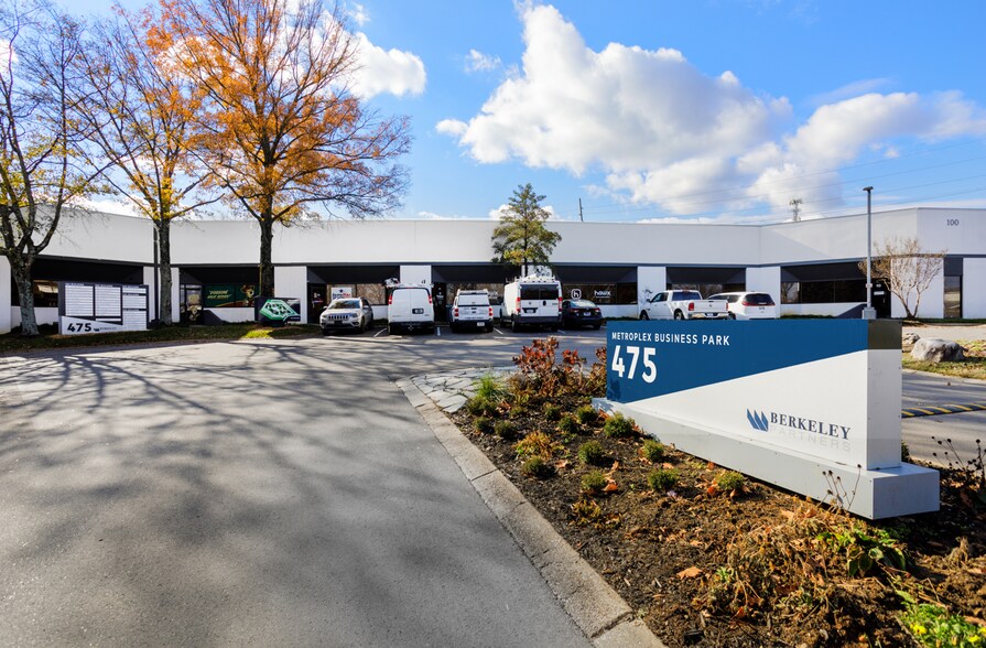 475 Metroplex Dr, Nashville, TN à louer - Photo de l’immeuble – Image 1 sur 4