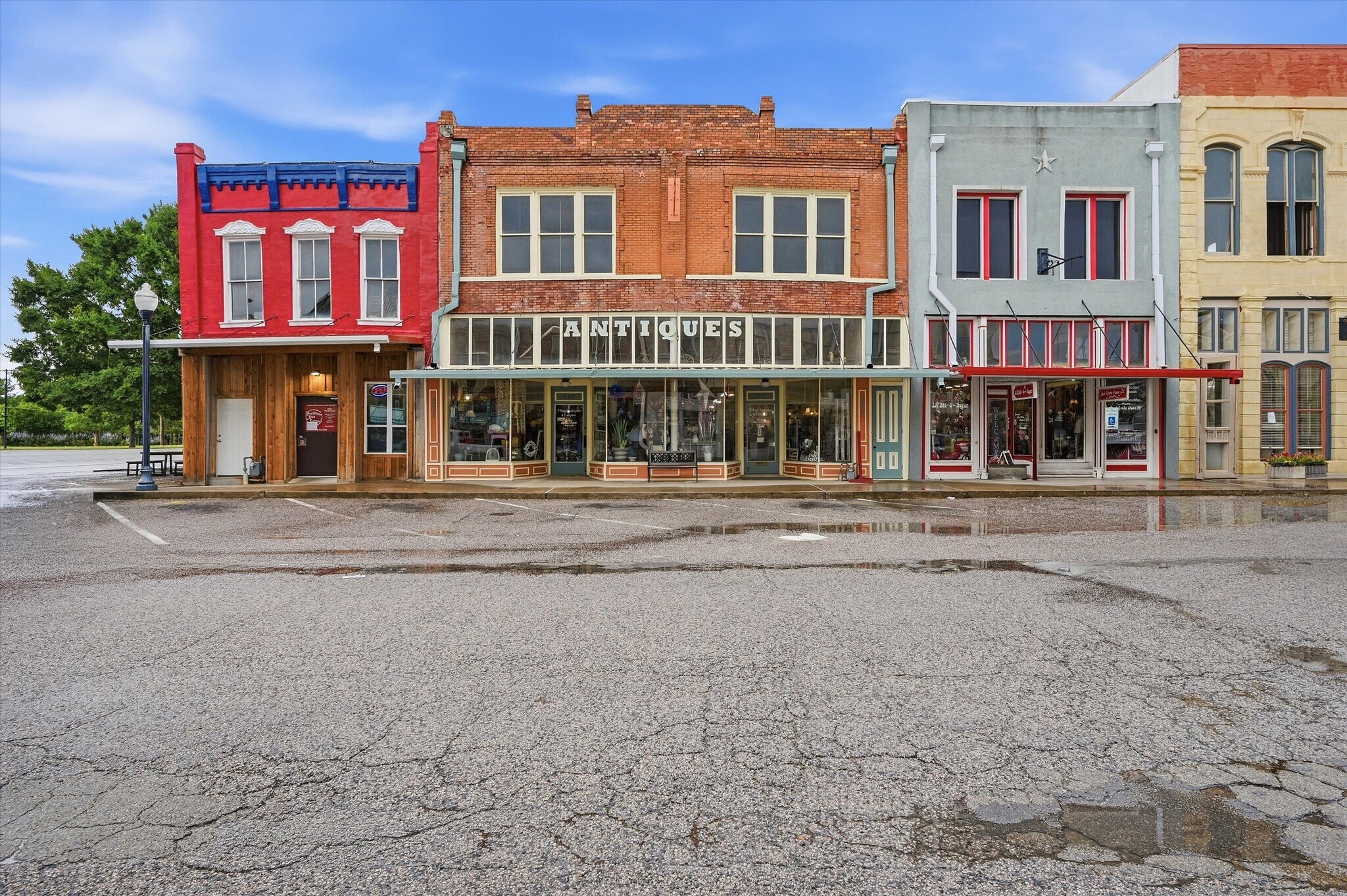 321 N Main St, Bonham, TX à vendre Photo de l’immeuble– Image 1 sur 30