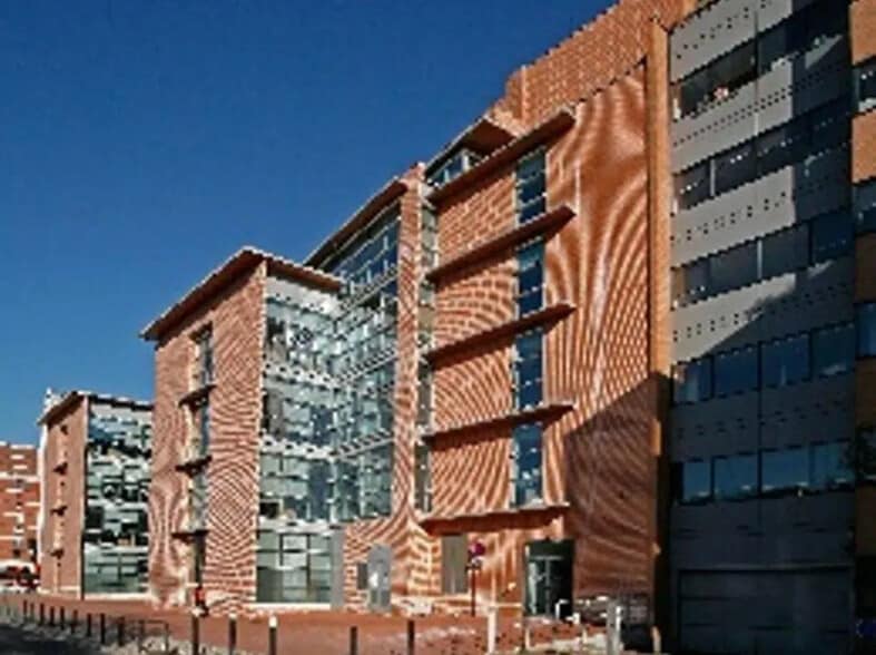 Bureau dans Ivry-sur-Seine à louer - Photo de l’immeuble – Image 3 sur 5