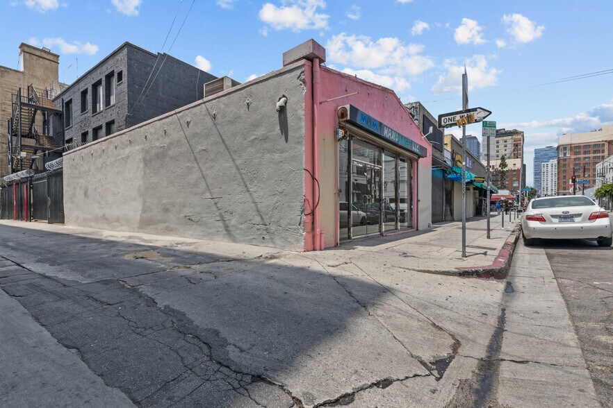 204 E 11th St, Los Angeles, CA à vendre - Photo de l’immeuble – Image 3 sur 32