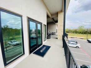 1878 Herbelin Rd, New Braunfels, TX à vendre Photo intérieure– Image 2 sur 20
