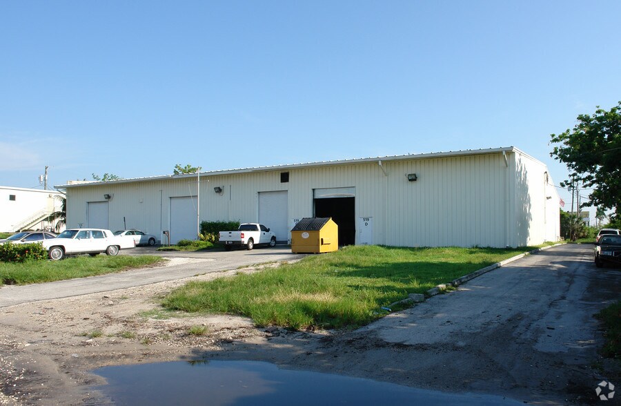 519 SE 32nd Ct, Fort Lauderdale, FL à louer - Photo de l’immeuble – Image 3 sur 5