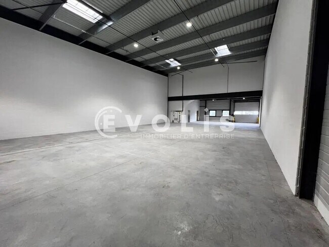 Plus de détails pour Bureau, Local d'activités à louer