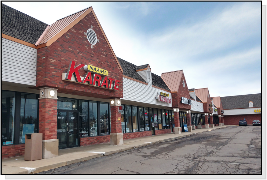 15311-15361 17 Mile Rd, Clinton Township, MI à louer - Photo de l’immeuble – Image 1 sur 3