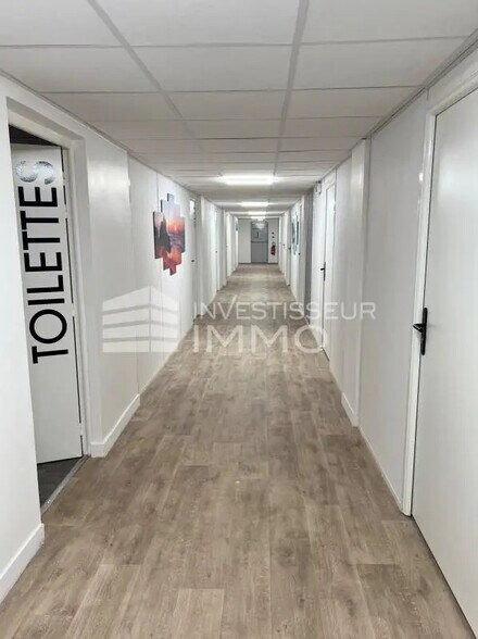 Bureau dans Valenton à louer - Photo de l’immeuble – Image 3 sur 3