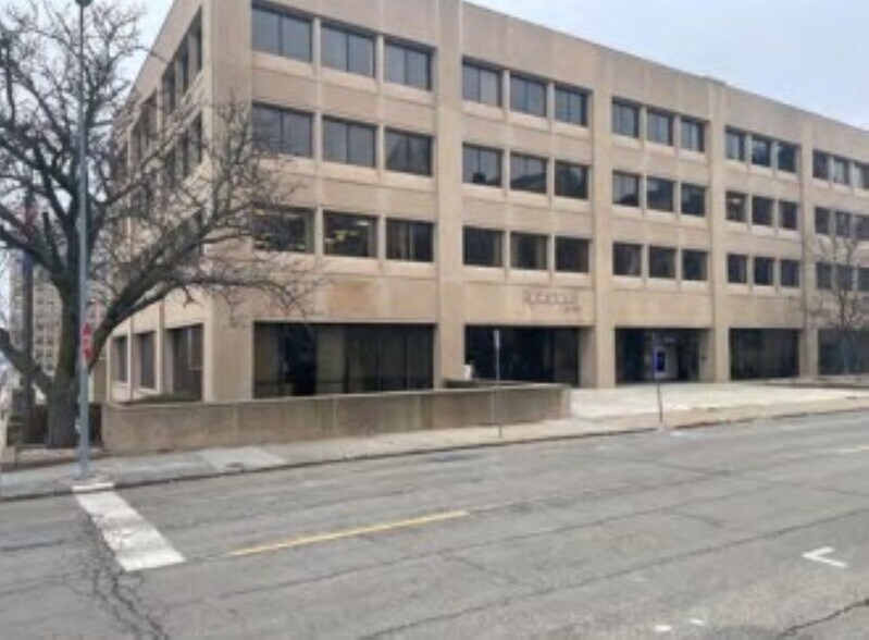 415 Francis St, Saint Joseph, MO à vendre - Photo de l’immeuble – Image 2 sur 7